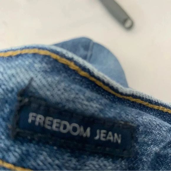 Tommy Hilfiger Jeans Men 36X30  Freedom  Jeans Straight  Leg 100% Cotton - Picture 5 of 11